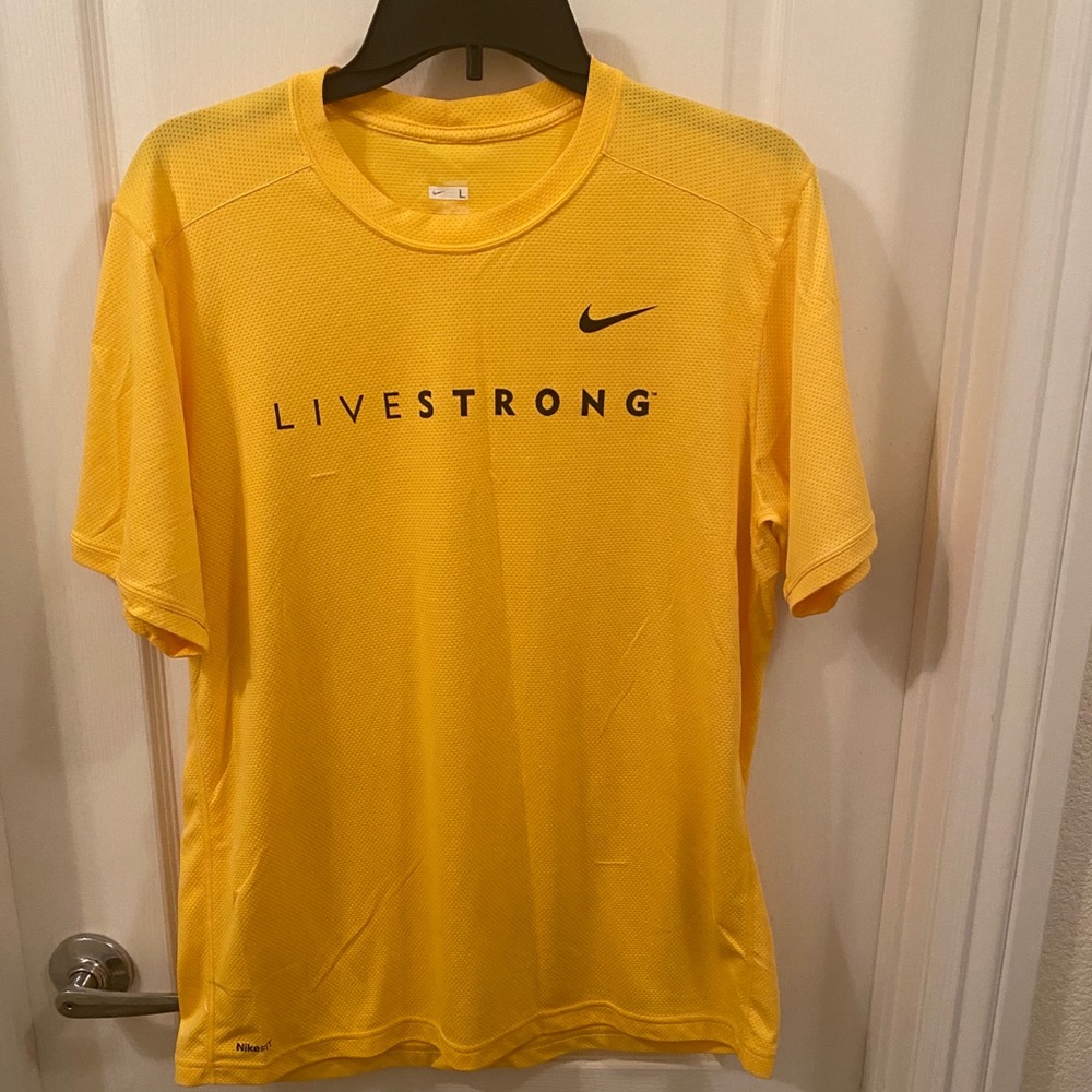NWOT NIKE LIVESTRONG TEE